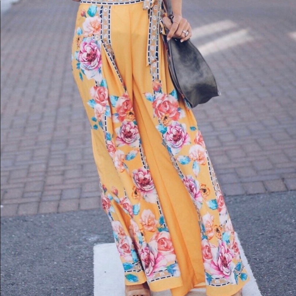 Palazzo pants in black